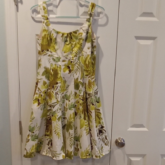 new directions Dresses & Skirts - New Directions Midi Dress with Green and White Leaf Pattern